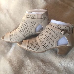 🌺 Heels 8 1/2 dress shoes